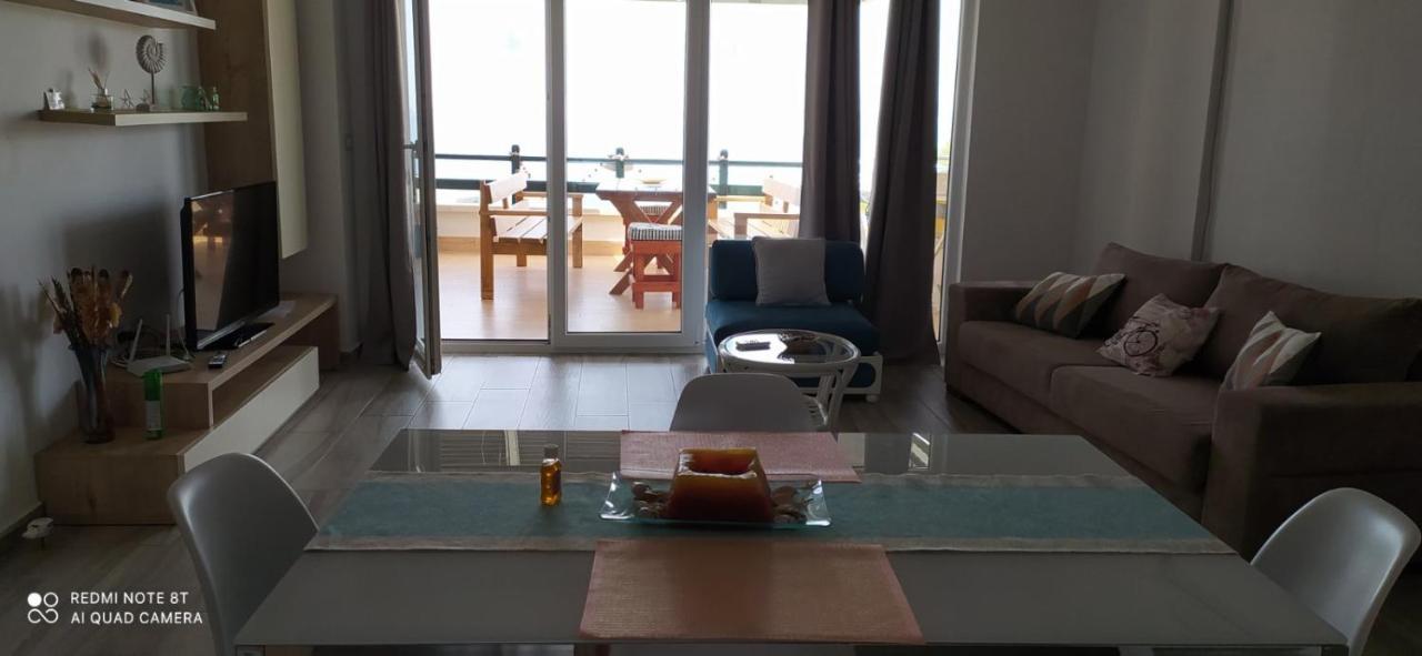 Matthews Beach House Vlorë Esterno foto