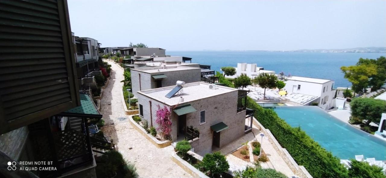 Matthews Beach House Vlorë Esterno foto