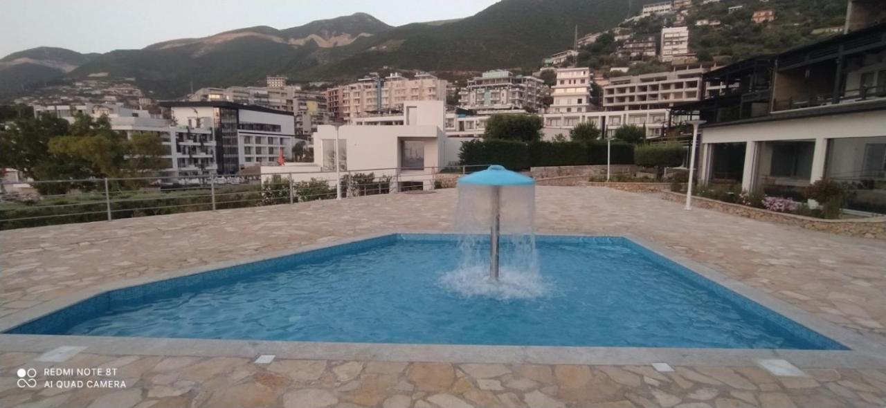 Matthews Beach House Vlorë Esterno foto