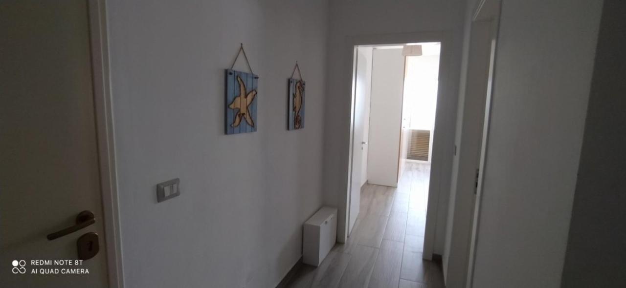 Matthews Beach House Vlorë Esterno foto
