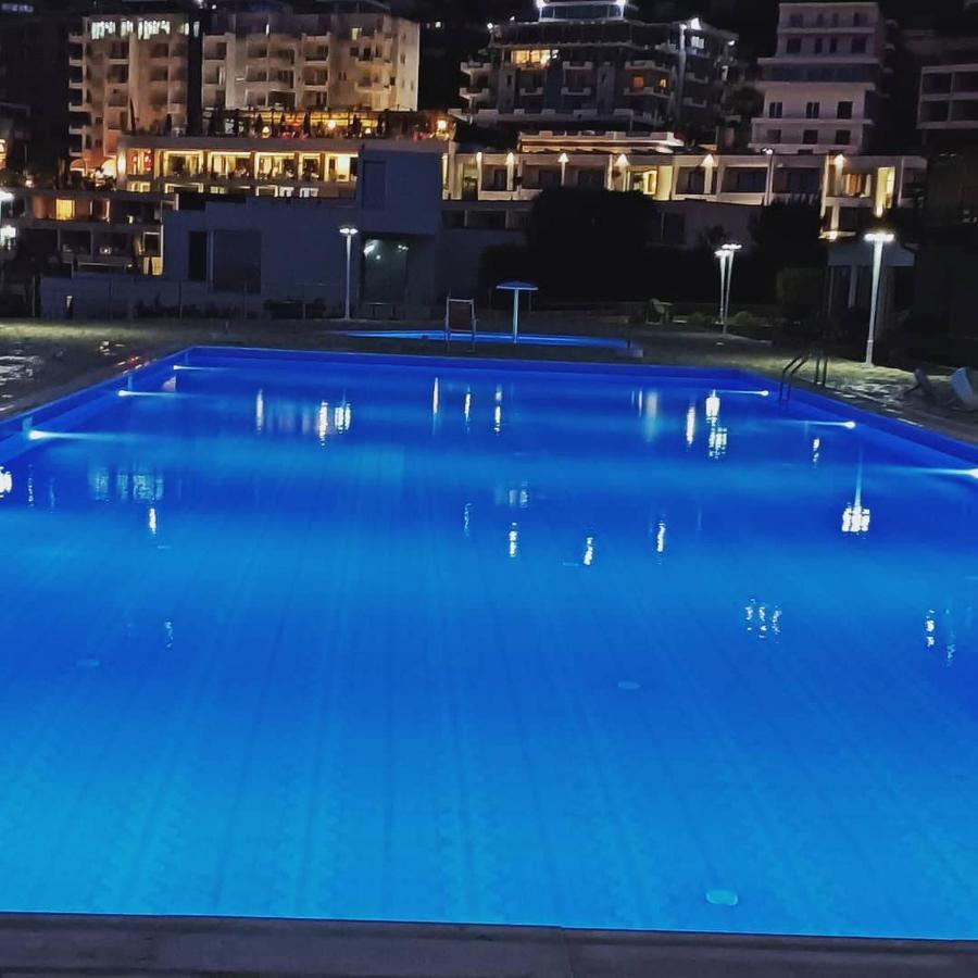 Matthews Beach House Vlorë Esterno foto