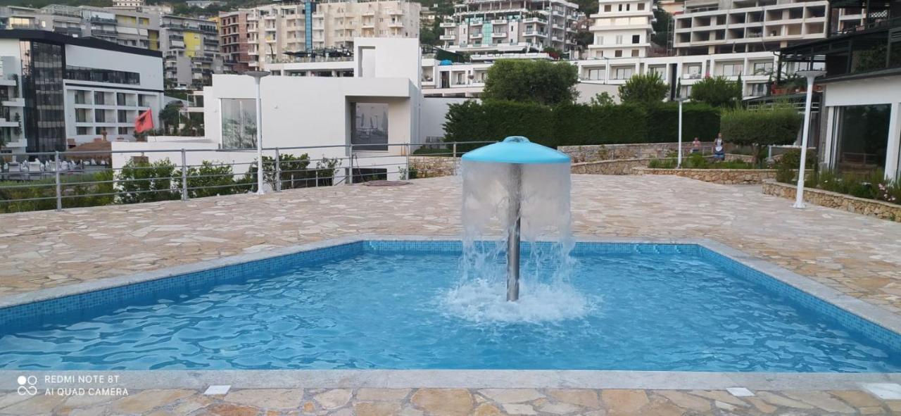 Matthews Beach House Vlorë Esterno foto