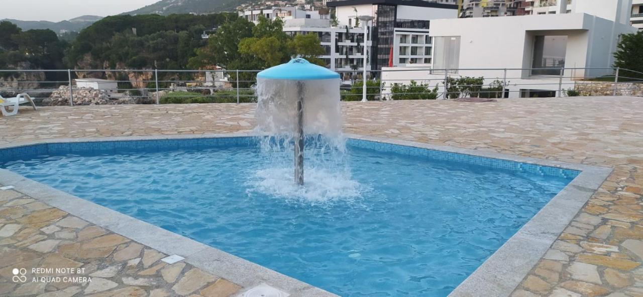 Matthews Beach House Vlorë Esterno foto