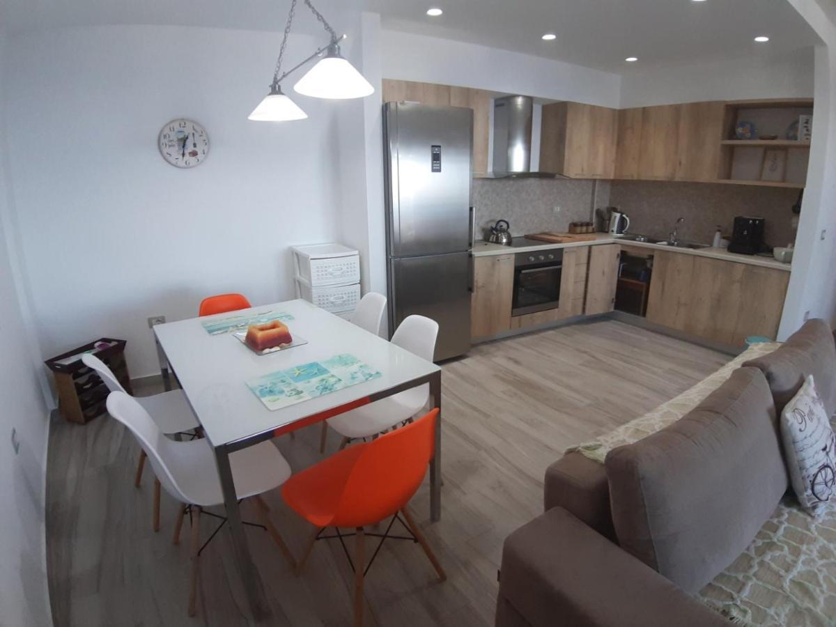 Matthews Beach House Vlorë Esterno foto