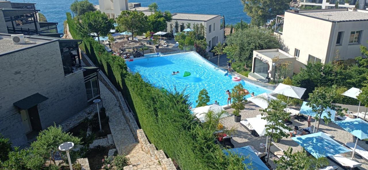 Matthews Beach House Vlorë Esterno foto