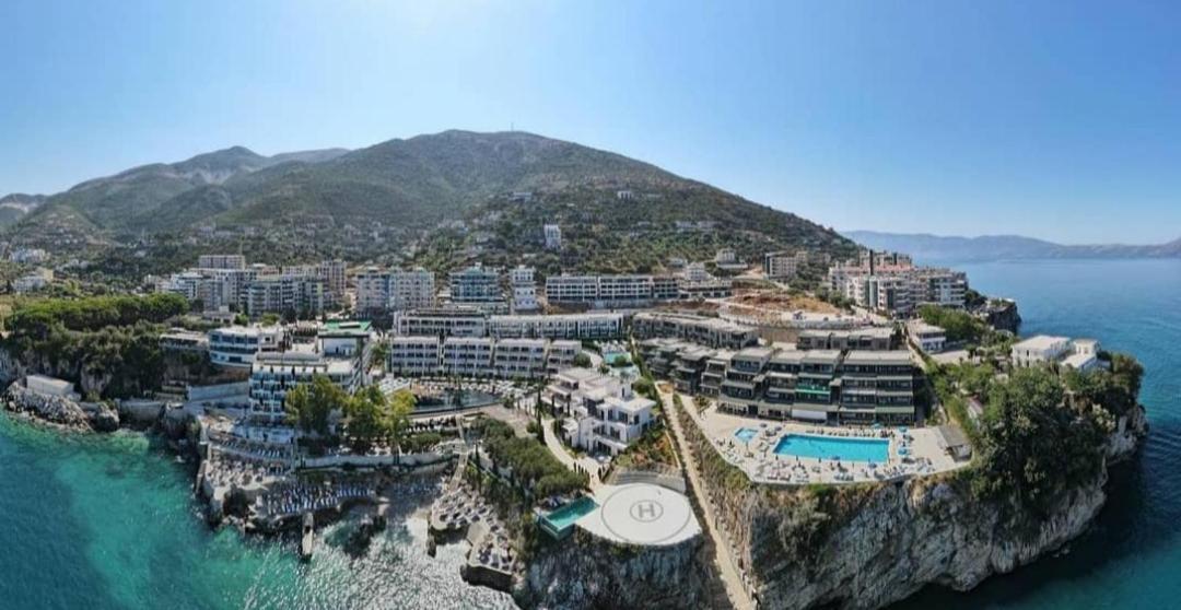 Matthews Beach House Vlorë Esterno foto