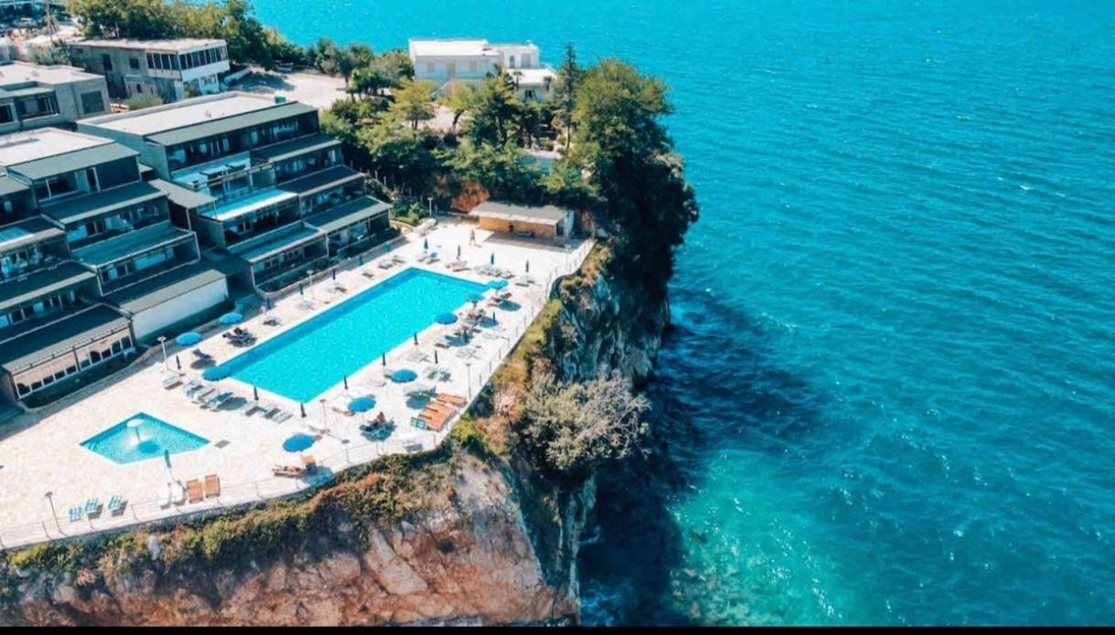 Matthews Beach House Vlorë Esterno foto