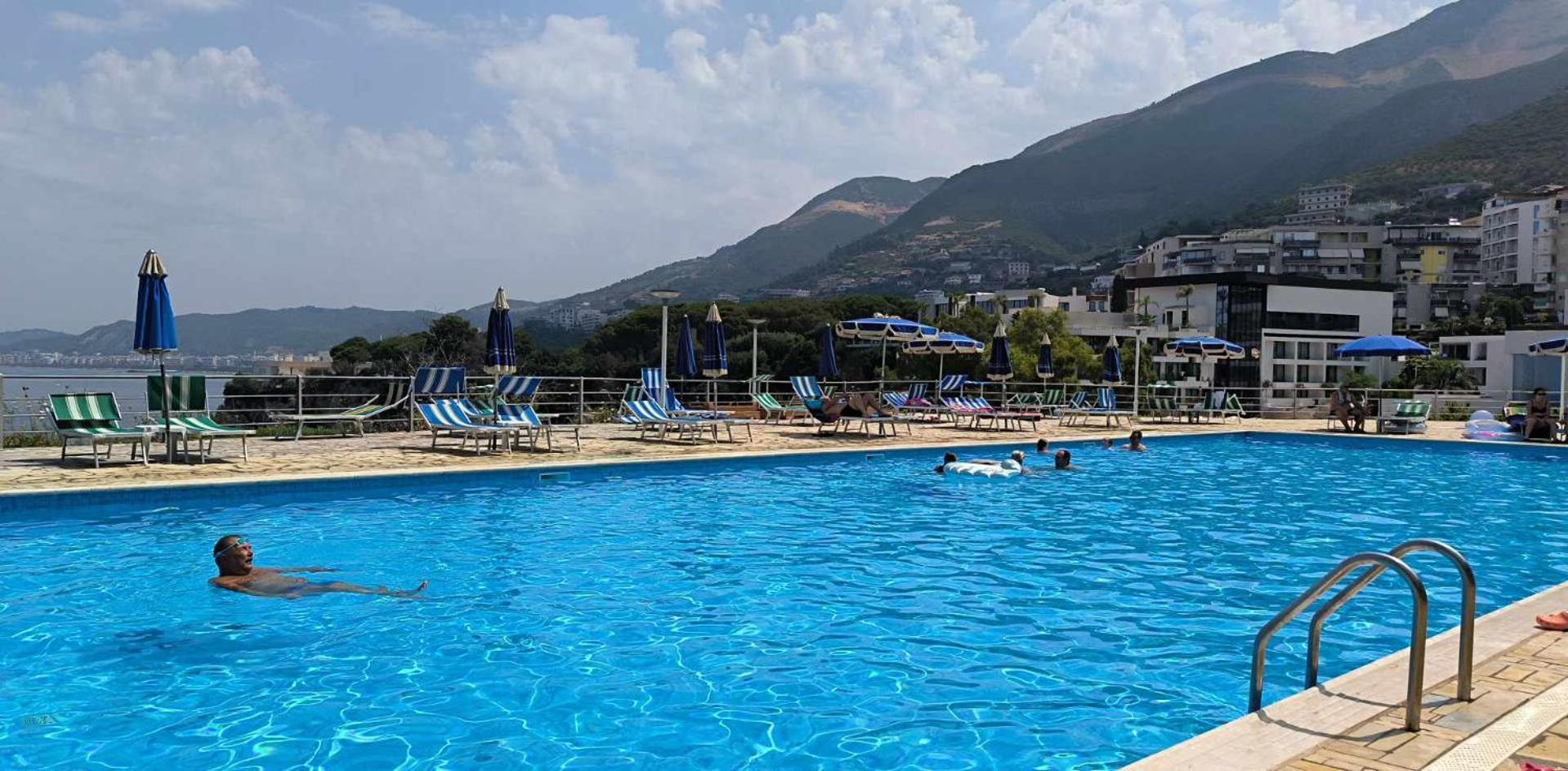 Matthews Beach House Vlorë Esterno foto
