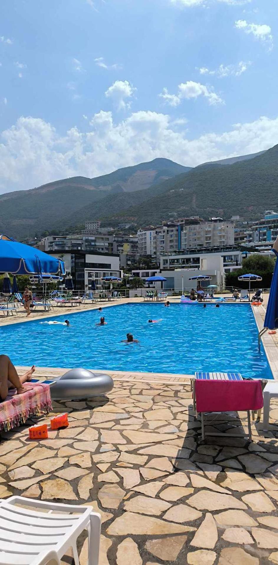 Matthews Beach House Vlorë Esterno foto