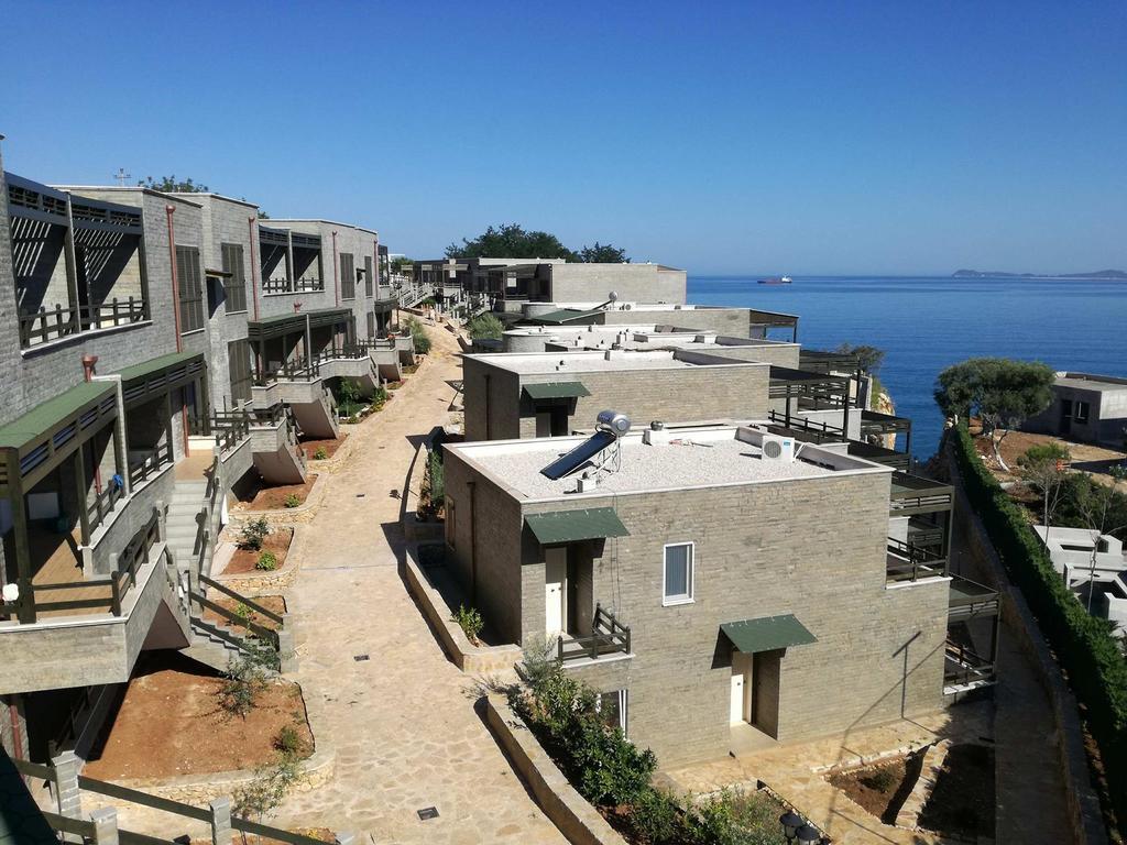 Matthews Beach House Vlorë Esterno foto