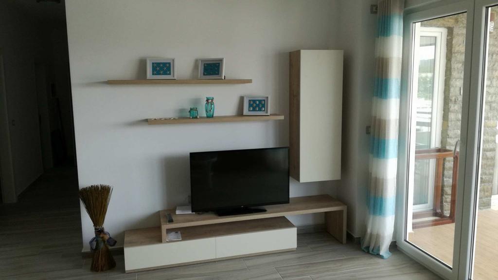 Matthews Beach House Vlorë Esterno foto