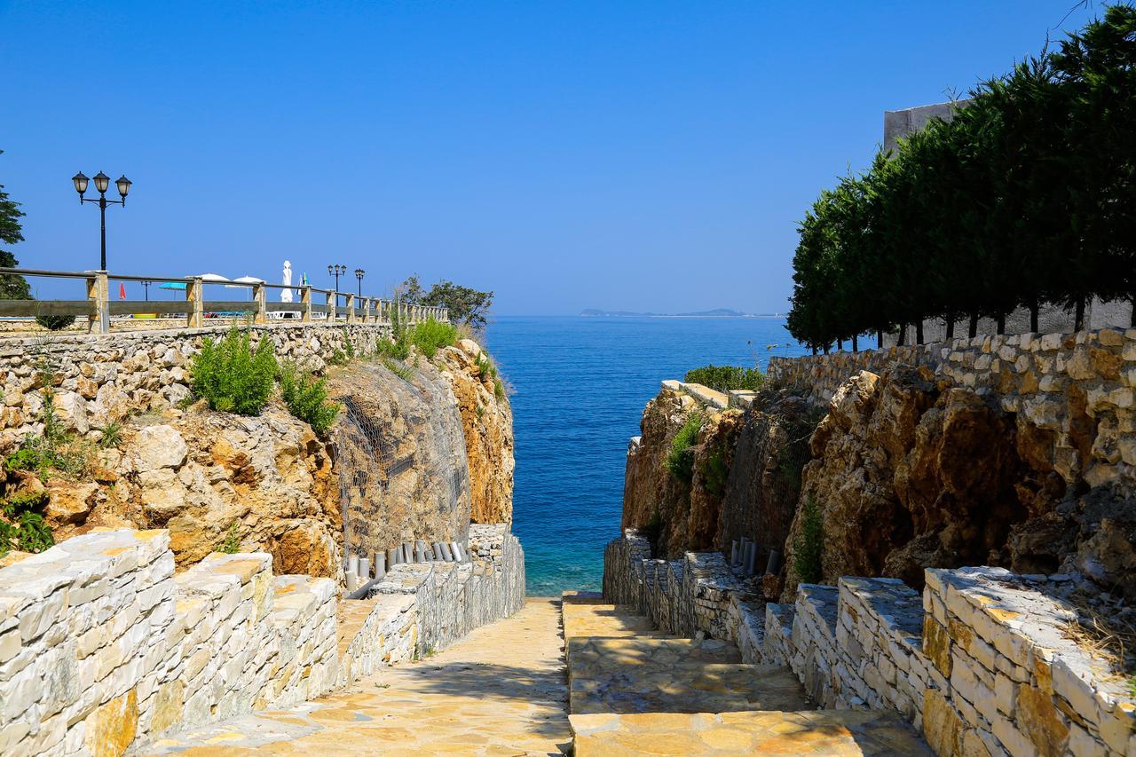 Matthews Beach House Vlorë Esterno foto