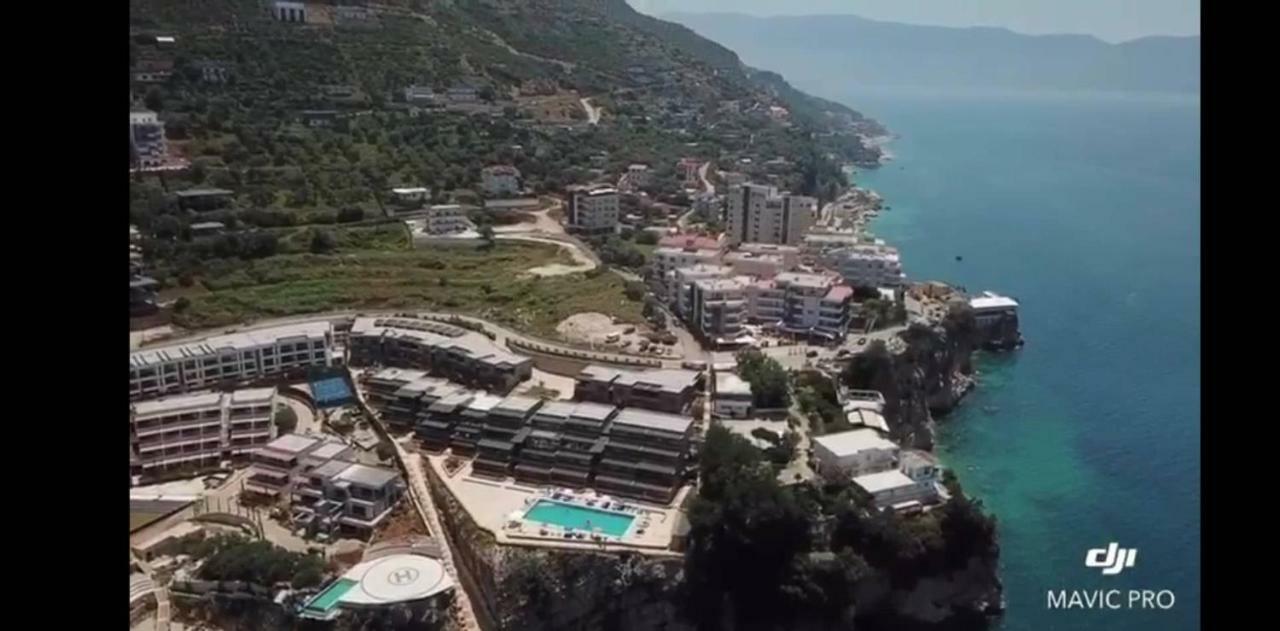 Matthews Beach House Vlorë Esterno foto